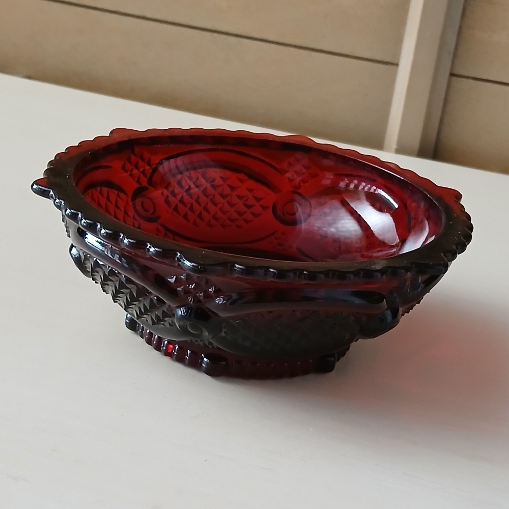 Elegant Avon Cape Cod Ruby Red Glass Bowl - Picture 6 of 7